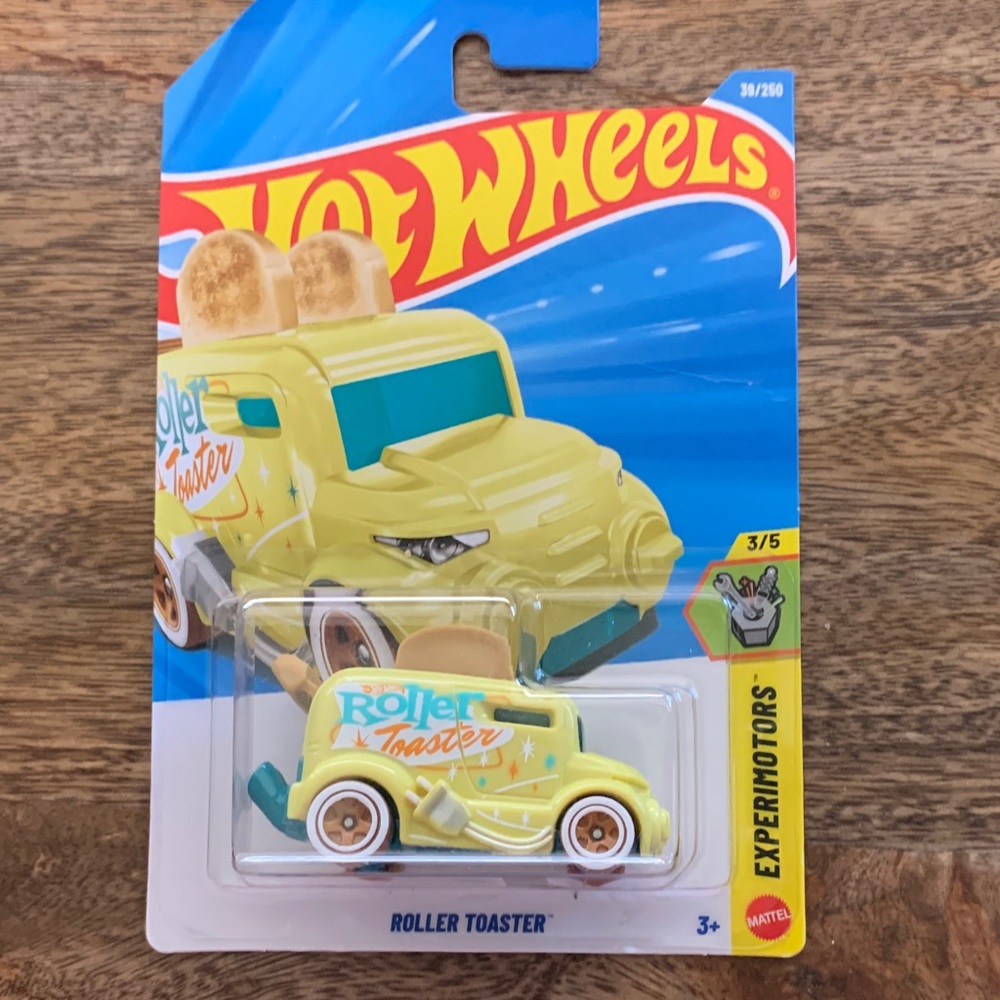 Roller Toaster Hot Wheels Toy Car - Yellow - Picture 2 of 8